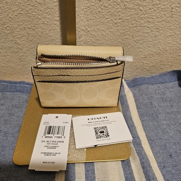 Coach Cream Leather Women's Trifold Wallet With Detachable Cc Holder - Picture 2 of 7